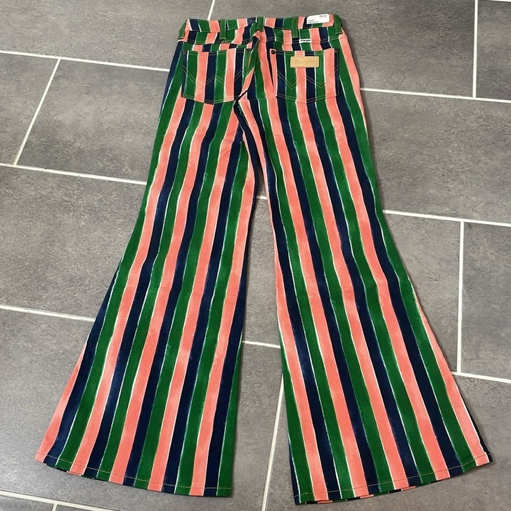 Wrangler Stripe Wanderer 622 Mid-Rise Flare Jeans
Size 26X32 - Picture 4 of 14